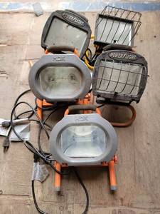 lot 23733 image: Lot Of Portable Work Lights