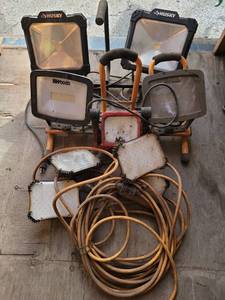 lot 23734 image: Lot Of Portable Work Lights