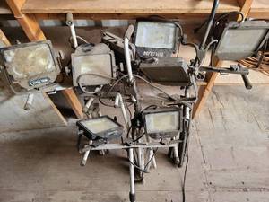 lot 23735 image: Lot Of Portable Work Lights