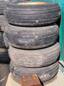 lot 23745 image: (4) Tires 11-551 with Wheels