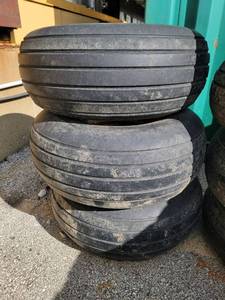 lot 23747 image: (3) Tires with Wheels