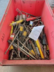 lot 23754 image: Mixed Hand Tools Lot Drill Bits Chisels Brushes