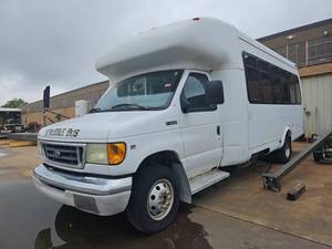 lot 5281 image: 2003 Ford E-450 Econoline Cutaway Chassis