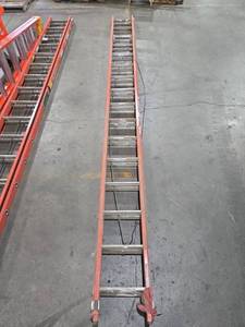 lot 23682 image: 32 Ft - Werner Fiberglass Extension Ladder 300lb Rating