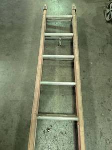 lot 23689 image: 20 Ft. - Extension Ladder w Metal Rungs