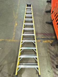 lot 23693 image: 16 Ft - Werner Fiberglass Extension Ladder&nbsp
