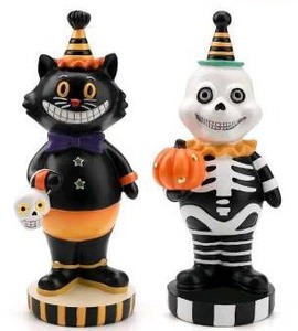 lot 10246 image: Aieyill 2pcs Halloween Cat and Skeleton Figurines