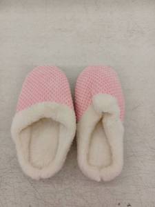 lot 10255 image: Pink & Cream Knit Slippers w Rubber Sole