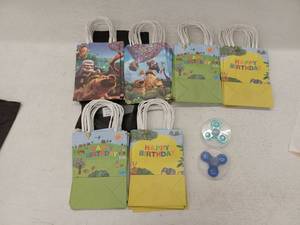 lot 10268 image: Lot Of Gift Bags And Fidget Spinners