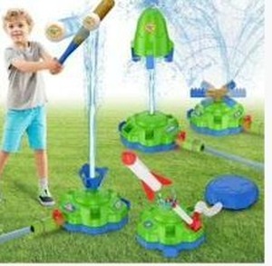 lot 10333 image: Crogift Summer Water Toy Sprinkler Set