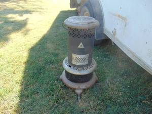 lot 3660 image: Kerosene Heater