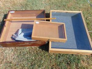 lot 3680 image: 3 Assorted Display Cases