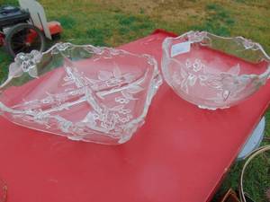 lot 3690 image: Clear Glass Servers