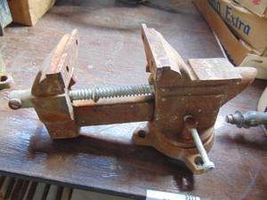 lot 3702 image: Large Vise - Needs Work and Small anvil Vise