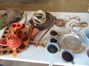 lot 3716 image: Seeder - Fish Basket - Bits and so much more