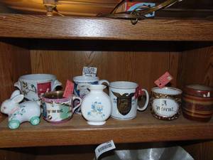 lot 3731 image: Shelf full of Mugs