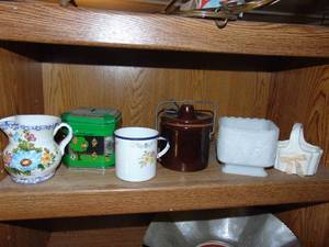lot 3732 image: Contents of Shelf - Brown Crock