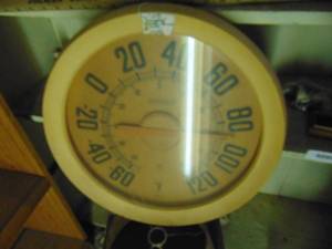 lot 3739 image: Vintage Thermometer