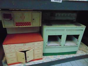 lot 3752 image: Contents of Shelf - Metal Childrens Furniture