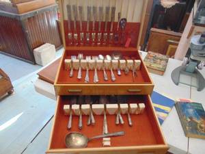 lot 3755 image: Silverplate Set in Box