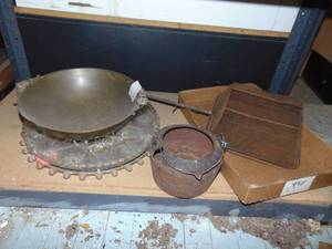 lot 3759 image: Contents of Bottom Shelf
