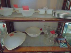 lot 3772 image: Selection of Milk Glass and Pyrex Plates - 2 shelves