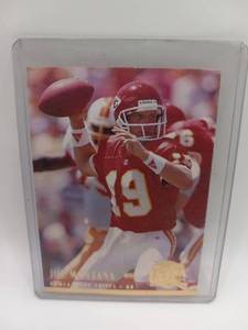 lot 14 image: Joe Montana Kansas City Chiefs Football Card