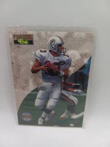 lot 17 image: Pro Line Classic Dan Marino 4453 Yards Football Card