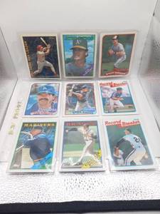 lot 69 image: 9 Topps Baseball Trading Cards Lot 1980s-1990s