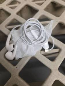 lot 2016 image: USB C Headphones for iPhone 171615 Pro Max Plus Earbuds,Type C Earphones - Retail $9