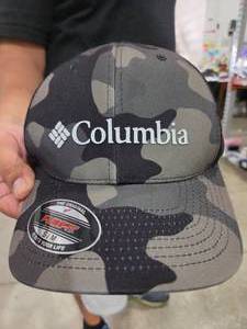 lot 40225 image: Columbia Unisex Adult PFG Logo Mesh Ball Cap (Camoflauge) Flexfit S-M