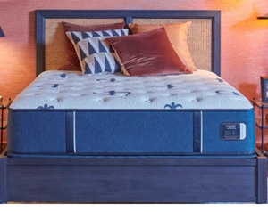 lot 256 image: BRAND NEW&nbsp Stearns and foster studio collection 11 Queen retails for $2000 - Retail $2,000