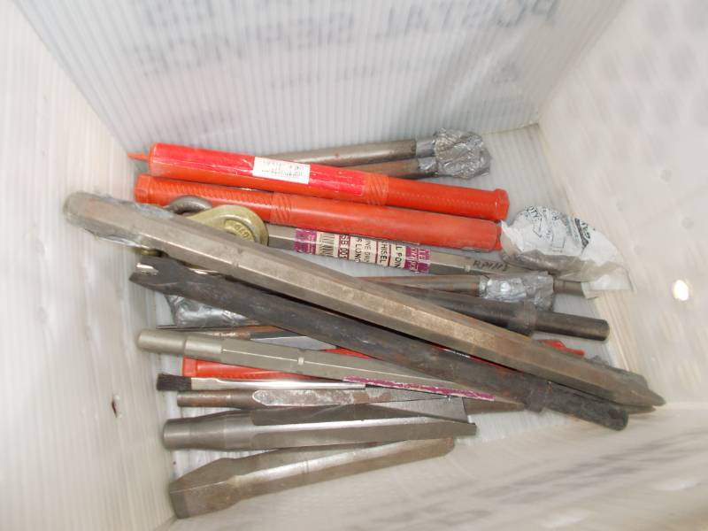 lot 2222 image: Lot of chisels