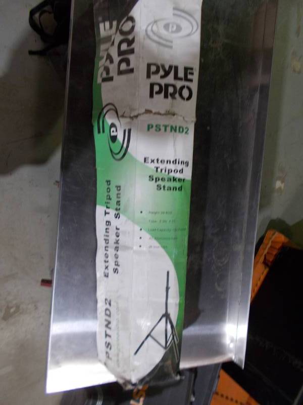 lot 2230 image: Pyle Pro PSTND2 Extending Tripod speaker stand