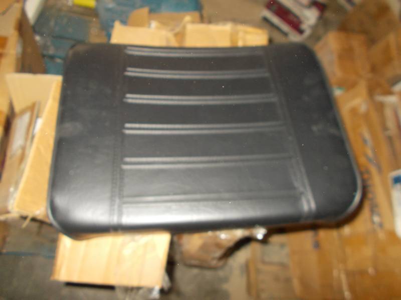 lot 2253 image: 2 Yale Fork Lift Seats