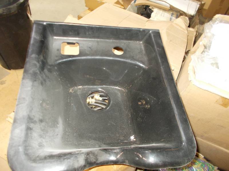 lot 2264 image: Hair salon sink