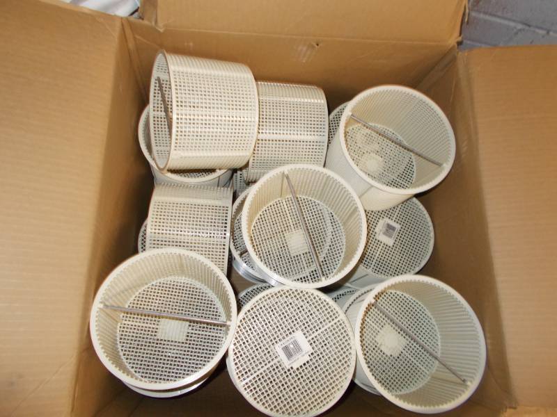 lot 2260 image: Lot of Hayward SP1082 pool skimmer baskets