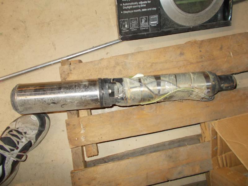 lot 2263 image: Utilitech pro submersible well pump 34 hp