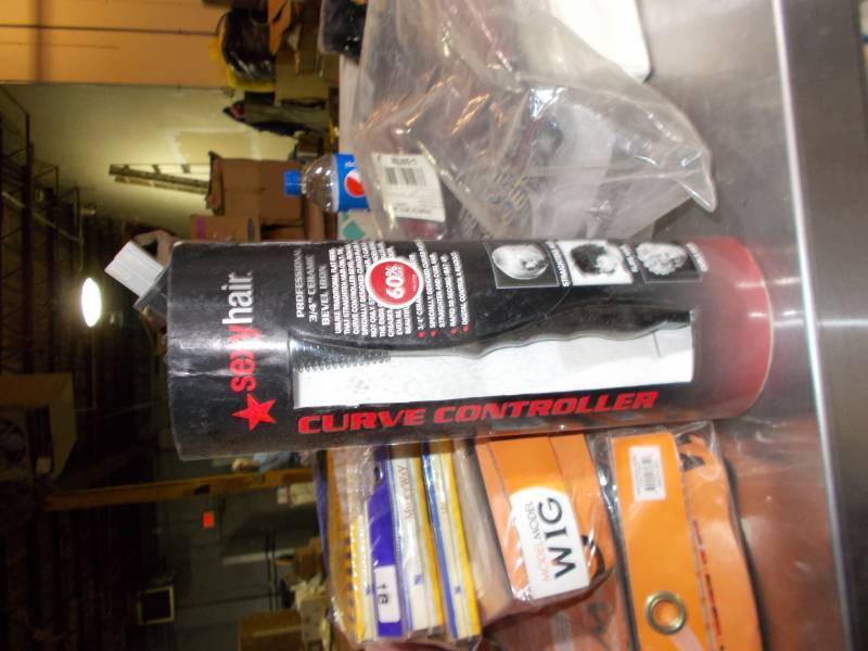 lot 2265 image: Wigs and wahl professional balding clippers