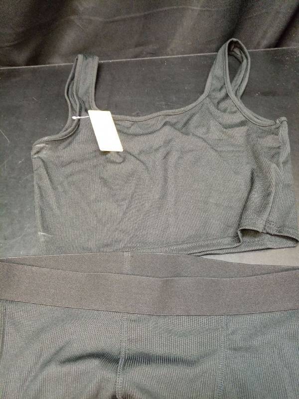 lot 136 image: Womens Ribbed Crop Tank Top and Leggings Set XL - Retail $18