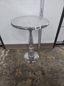 lot 1010 image: Pedestal Side Table 24 in. Round Top