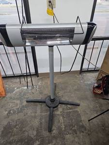 lot 1053 image: Patio Boss NX-1500R 1500W Infrared Heater Broken Bulb