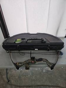 lot 1059 image: PSE Archery Compound Bow with Nocturn Limbs and Case