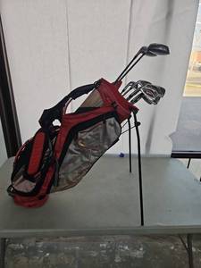 lot 1060 image: Accumark Golf Club Set with Nike Backpack Stand Bag Left Handed