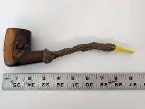 lot 2005 image: Tobacco Pipe with Textured Stem and Yellow Mouthpiece