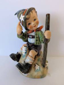 lot 2040 image: Goebel Mountaineer I habs erreicht Hummel Figurine