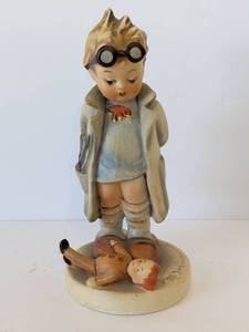 lot 2048 image: Porcelain Figurine Boy with Goggles
