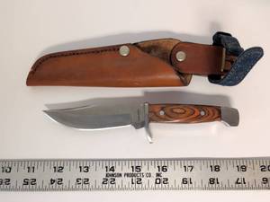 lot 2051 image: Timber Rattler Fixed Blade Knife Pakistan with Sheath