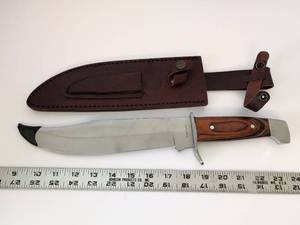 lot 2053 image: Timber Rattler Hunting Knife Stainless Steel Fixed Blade