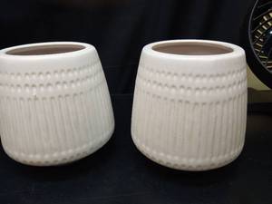 lot 1061 image: 6 Wide Textured Ceramic Planter Pots White - Opalhouse - Retail $18